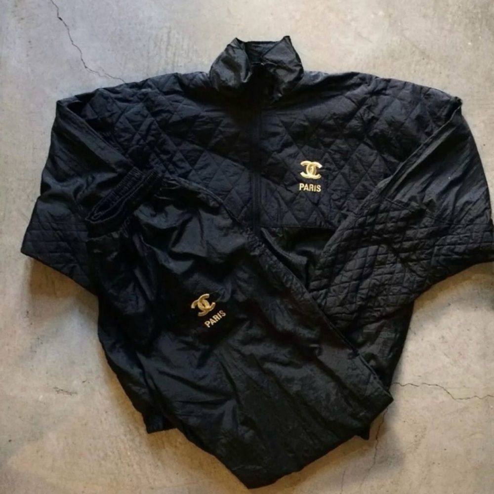 Rare Vintage 80s 90s Chanel Tracksuit L windbreaker
Jacket outfit